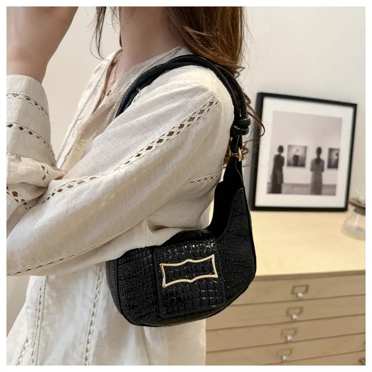 Women Crocodile Pattern Armpit Bag Red 2025 — feature 17