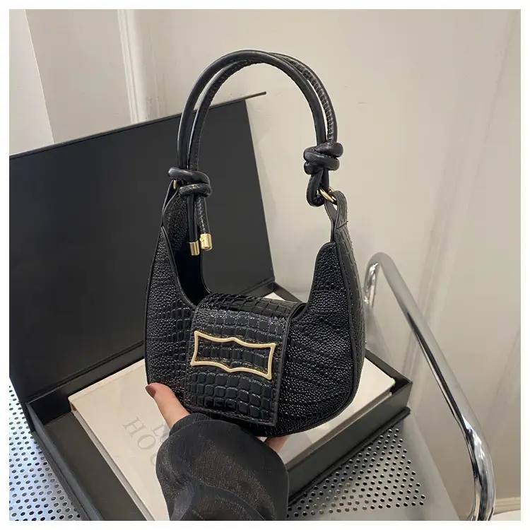 Women Crocodile Pattern Armpit Bag Red 2025 — feature 22