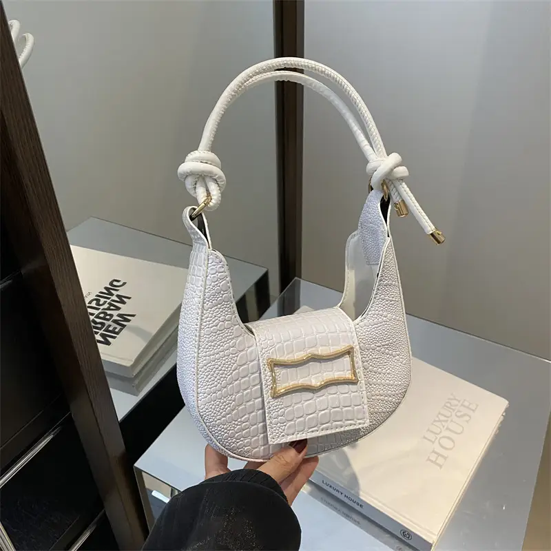 Women Crocodile Pattern Armpit Bag Red 2025 - Image 3