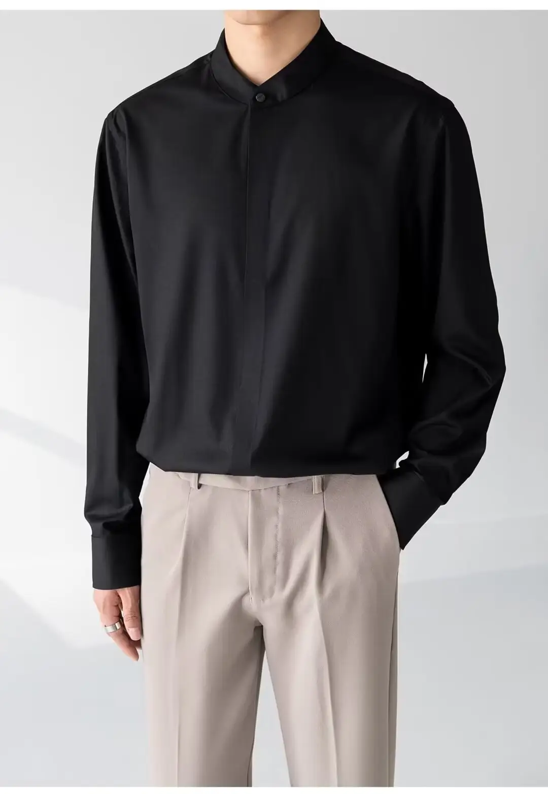 Men's Black Long Sleeve Collarless Shirt 2023 — feature 4
