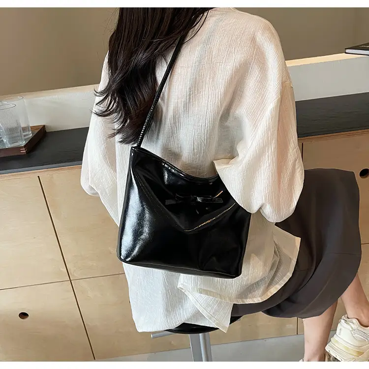 Women's Black Nylon Shoulder Bag 2024 Summer Fashion — feature 17