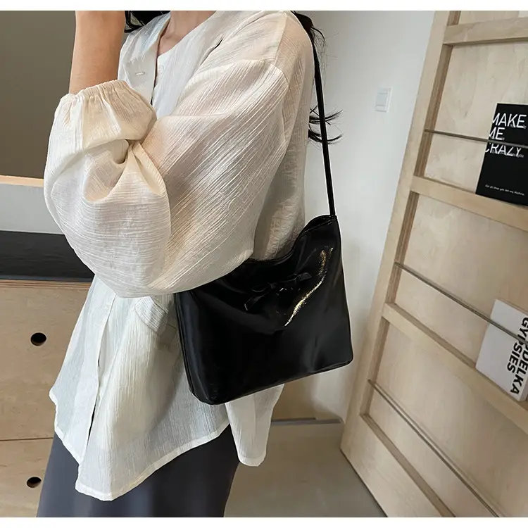Women's Black Nylon Shoulder Bag 2024 Summer Fashion — feature 18