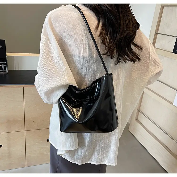 Women's Black Nylon Shoulder Bag 2024 Summer Fashion — feature 19