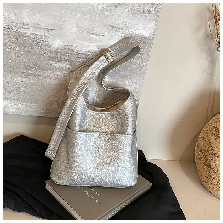 Women's Beige Leather Shoulder Messenger Bag 2024 New Large Capacity — feature 17