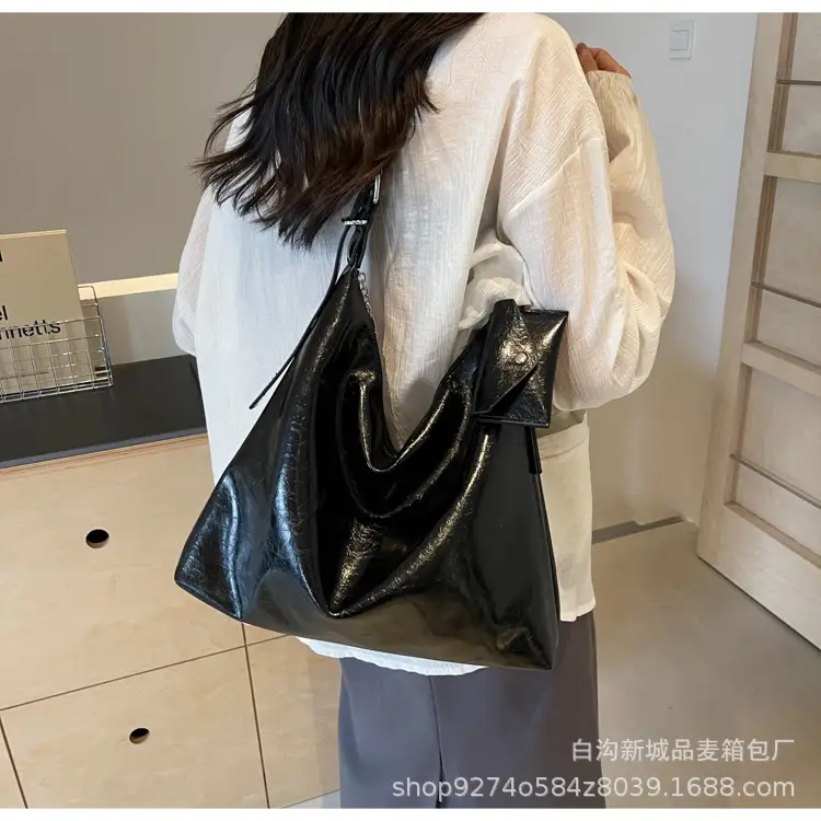Retro Crossbody Bag Oil Wax Leather Large Capacity Women — feature 14