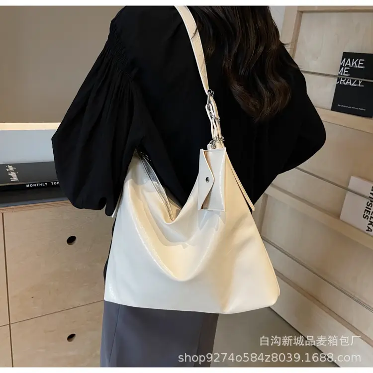Retro Crossbody Bag Oil Wax Leather Large Capacity Women — feature 17