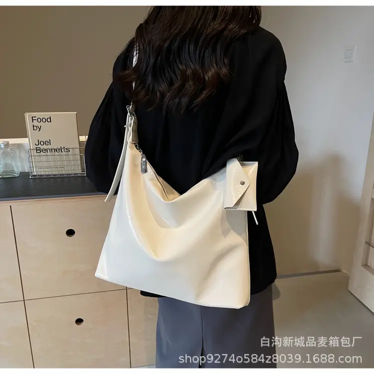 Retro Crossbody Bag Oil Wax Leather Large Capacity Women — feature 18