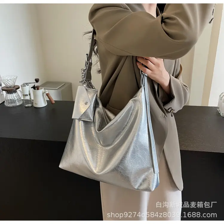 Retro Crossbody Bag Oil Wax Leather Large Capacity Women — feature 20