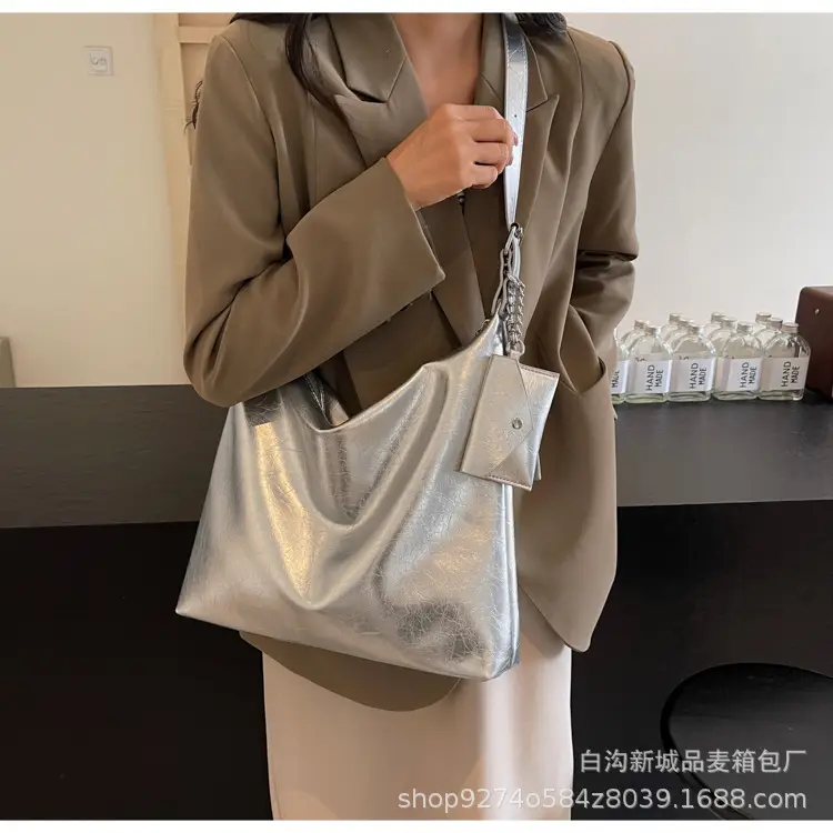 Retro Crossbody Bag Oil Wax Leather Large Capacity Women — feature 22