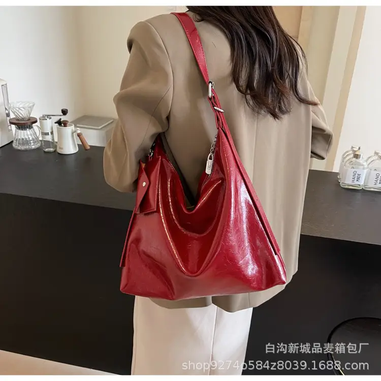 Retro Crossbody Bag Oil Wax Leather Large Capacity Women — feature 23