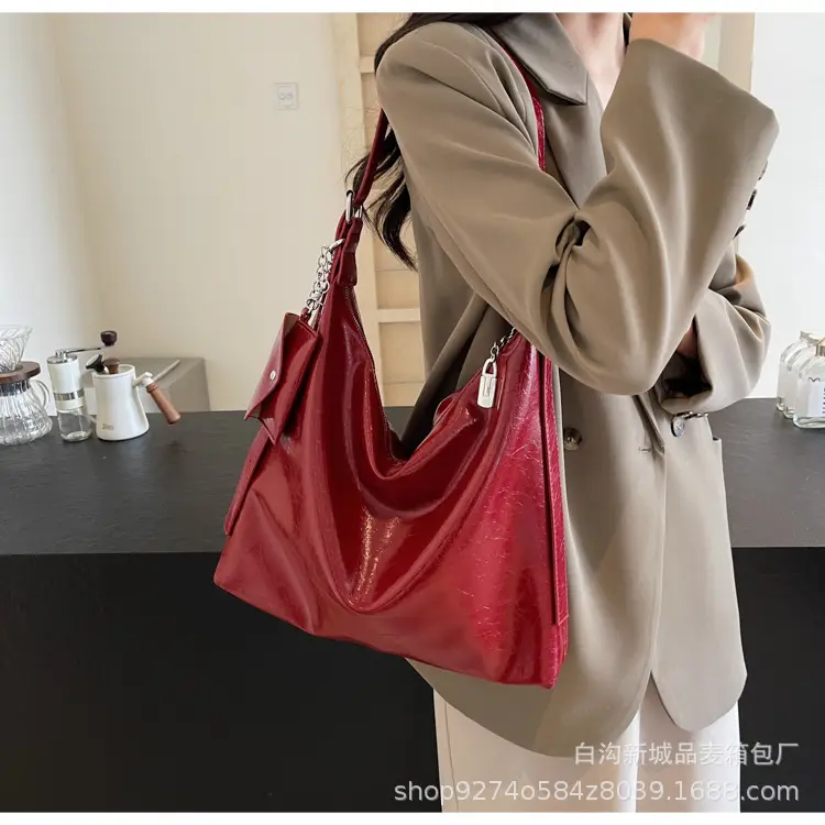 Retro Crossbody Bag Oil Wax Leather Large Capacity Women — feature 25