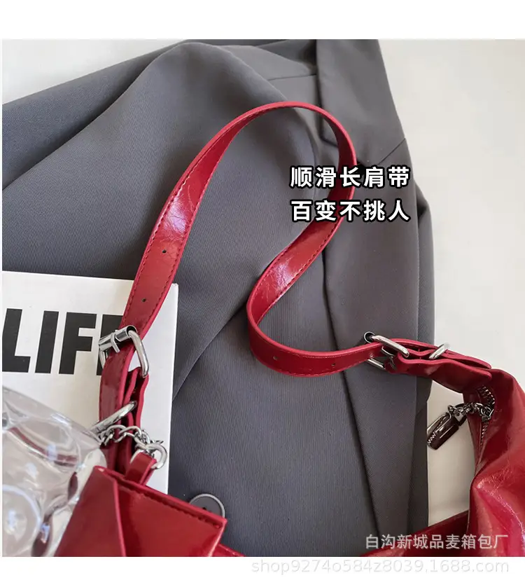 Retro Crossbody Bag Oil Wax Leather Large Capacity Women — feature 3