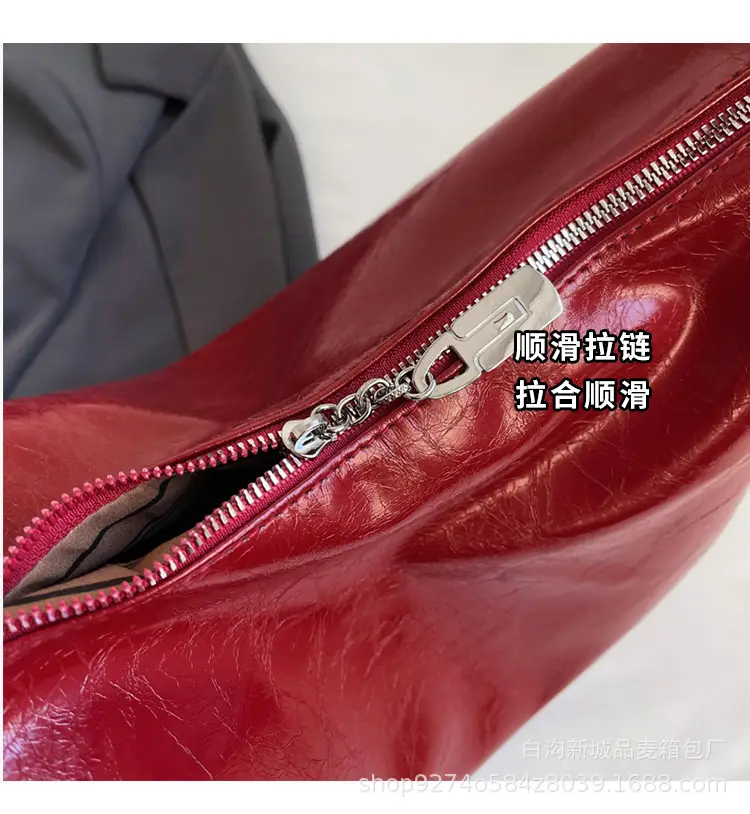 Retro Crossbody Bag Oil Wax Leather Large Capacity Women — feature 5
