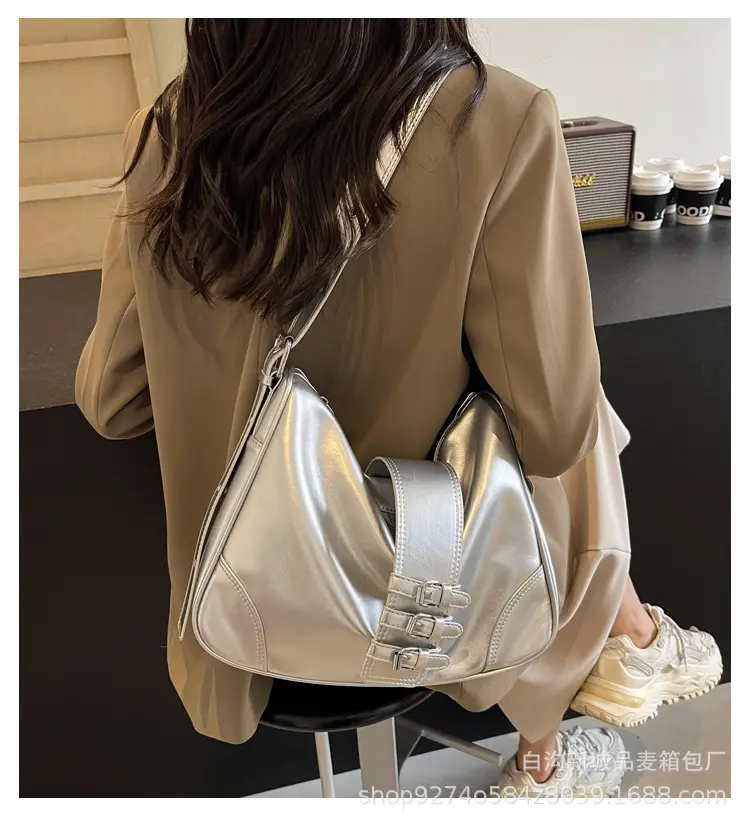 Black Glossy Shoulder Bag for Women 2026 — feature 1