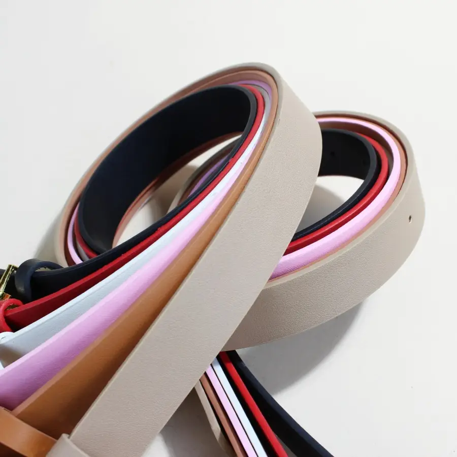 Women's Black Letter C Buckle Belt Beige Leather — feature 4