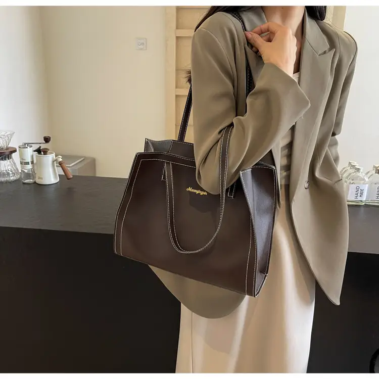 Black Large Capacity Women's Shoulder Bag 2024 — feature 11