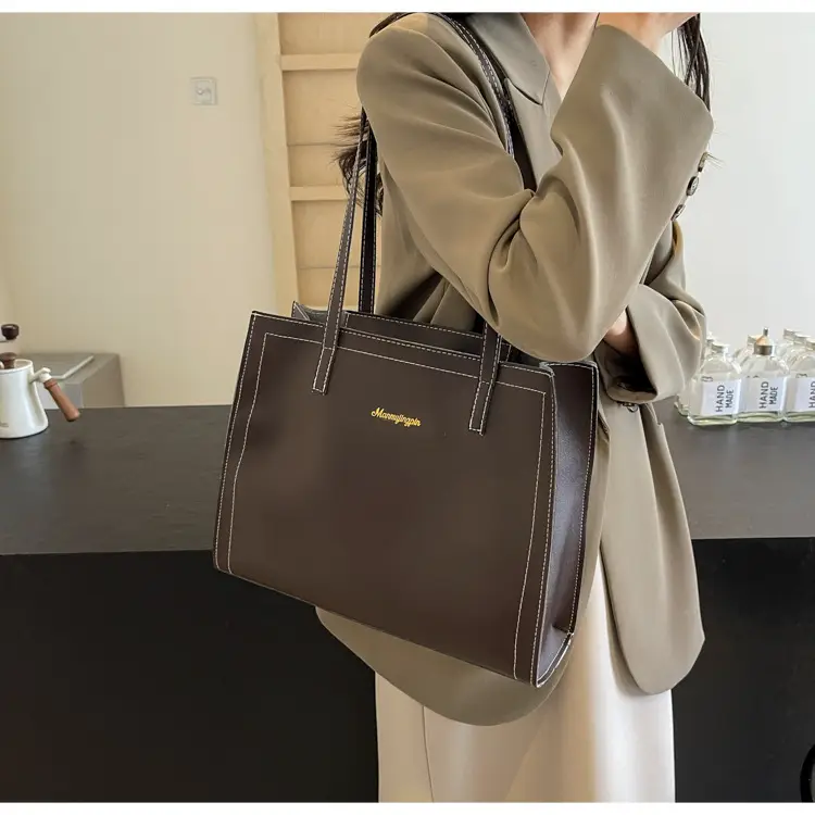 Black Large Capacity Women's Shoulder Bag 2024 — feature 12