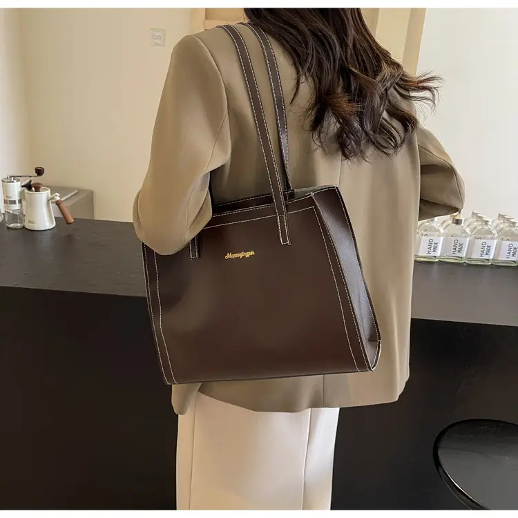 Black Large Capacity Women's Shoulder Bag 2024 — feature 13