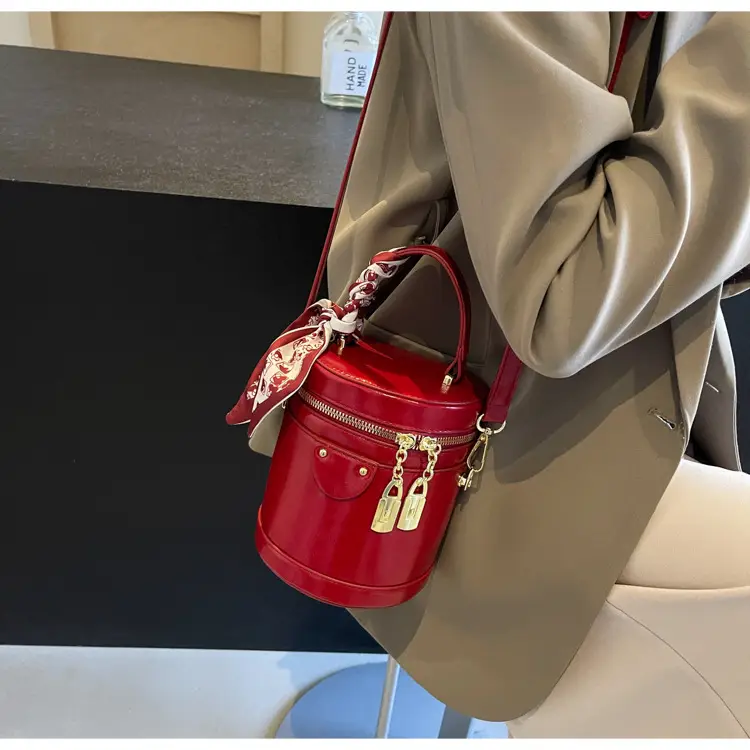 Silver Metallic Shoulder Bag with Gold Clasp & Detachable Strap — feature 18