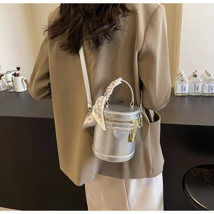 Silver Metallic Shoulder Bag with Gold Clasp & Detachable Strap — feature 20