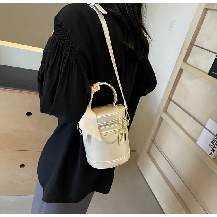 Silver Metallic Shoulder Bag with Gold Clasp & Detachable Strap — feature 25