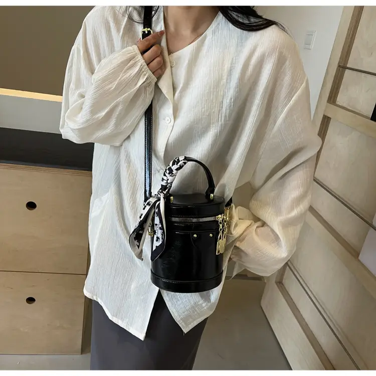 Silver Metallic Shoulder Bag with Gold Clasp & Detachable Strap — feature 27
