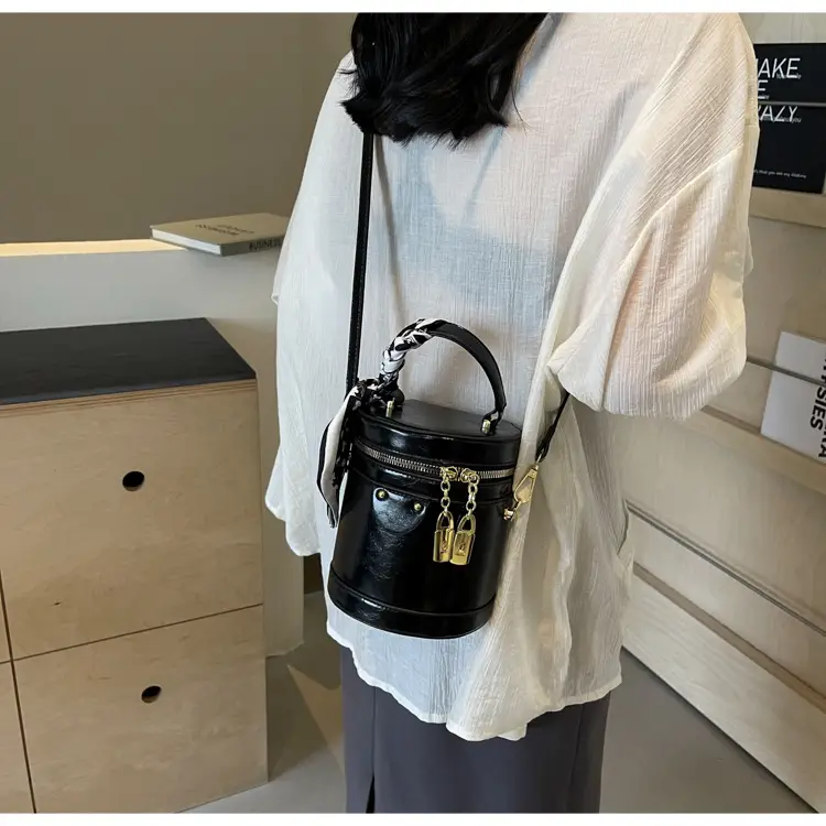 Silver Metallic Shoulder Bag with Gold Clasp & Detachable Strap — feature 28