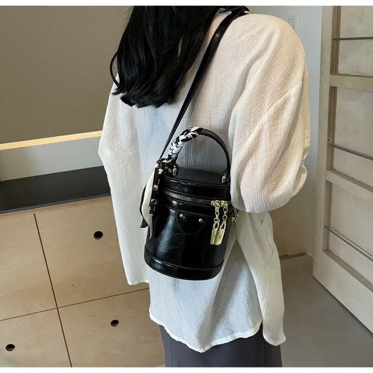 Silver Metallic Shoulder Bag with Gold Clasp & Detachable Strap — feature 29