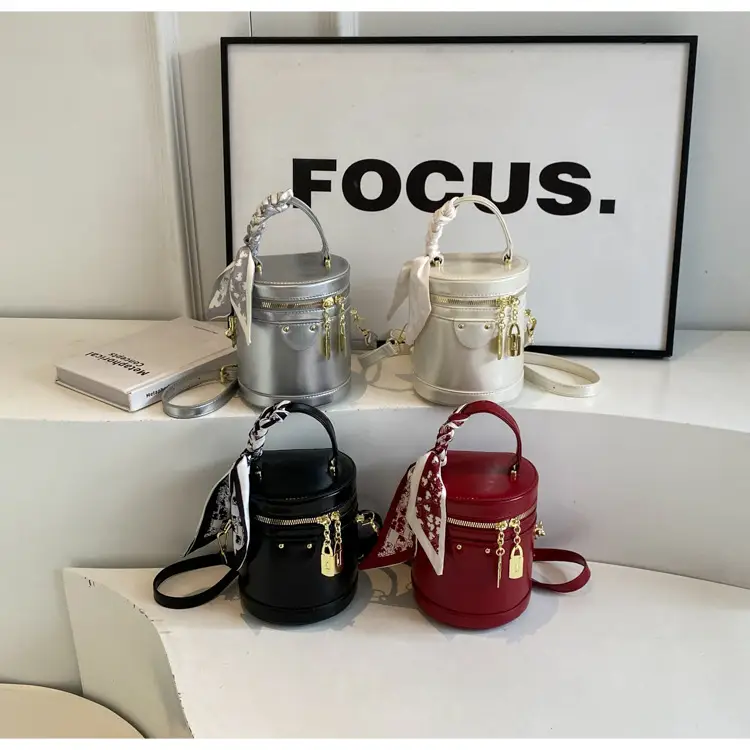 Silver Metallic Shoulder Bag with Gold Clasp & Detachable Strap — feature 31