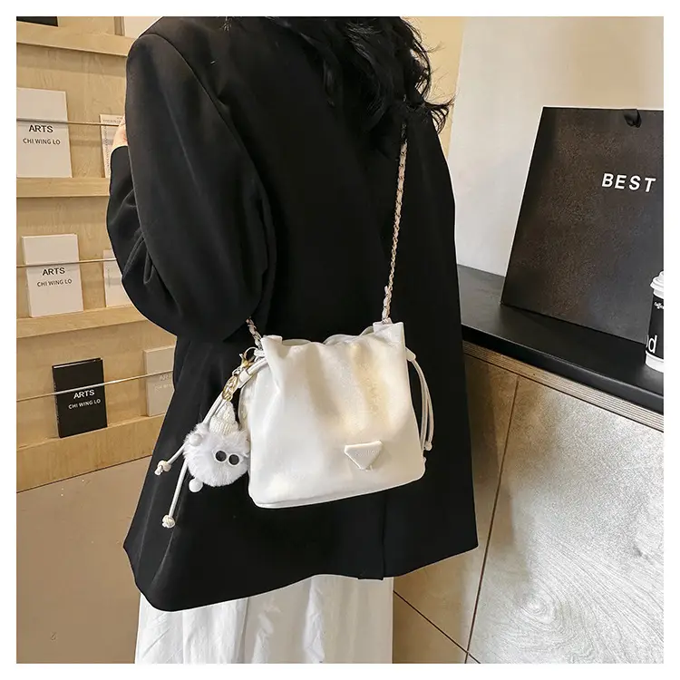 Black Chain Crossbody Bag for Women 2024 Spring — feature 10