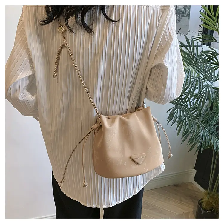Black Chain Crossbody Bag for Women 2024 Spring — feature 15
