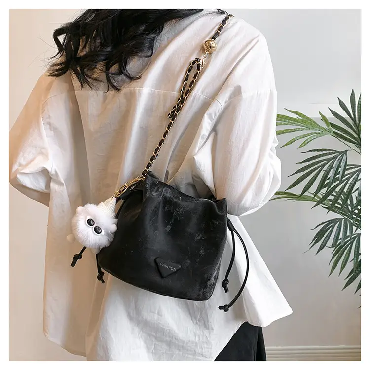 Black Chain Crossbody Bag for Women 2024 Spring — feature 16