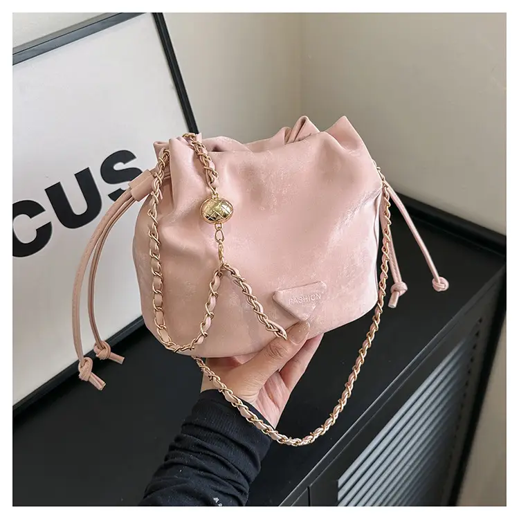 Black Chain Crossbody Bag for Women 2024 Spring — feature 23
