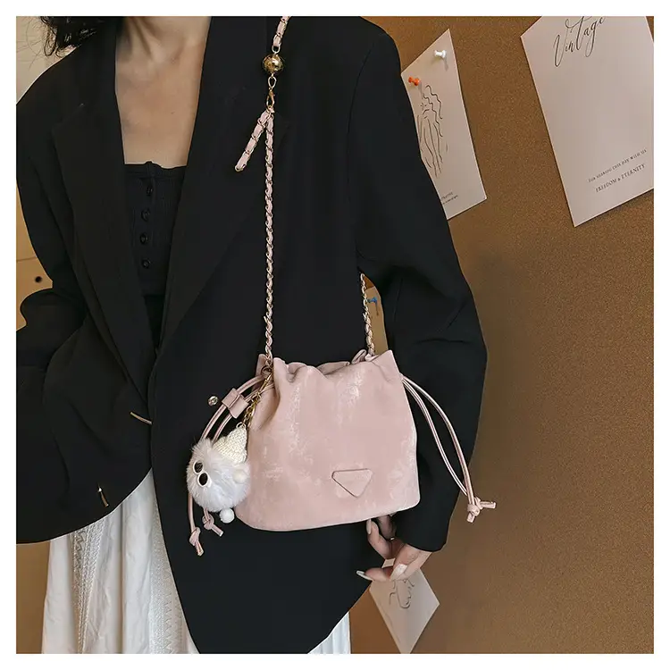 Black Chain Crossbody Bag for Women 2024 Spring — feature 9