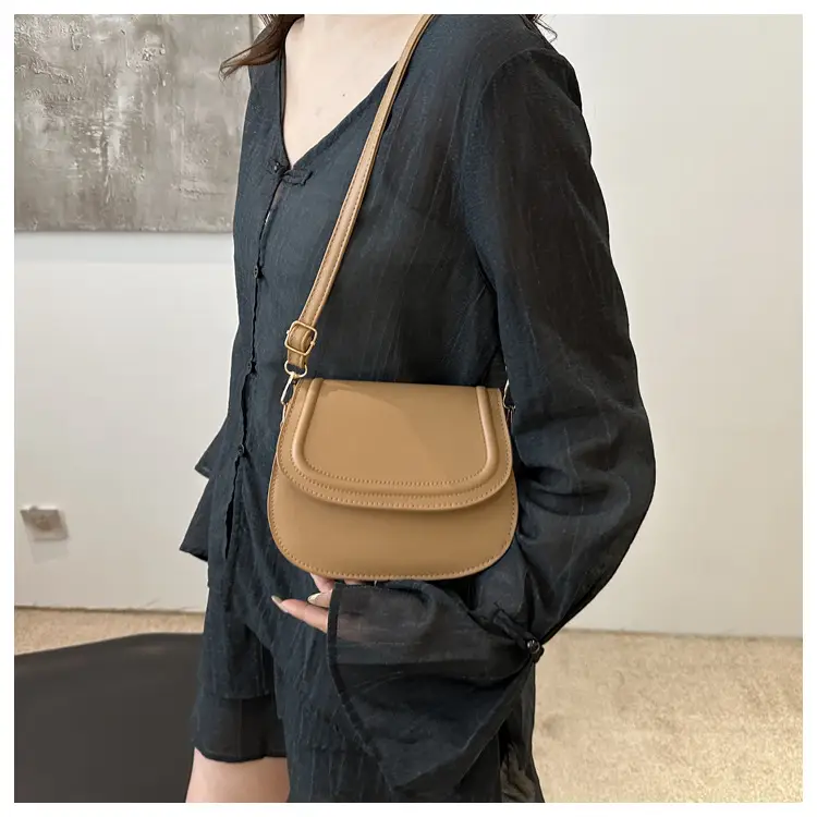 Vintage Saddle Crossbody Bag for Women — feature 20