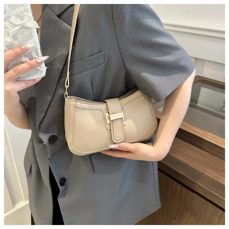 Textured Retro Belt Buckle Bag for Women 2024 — feature 11