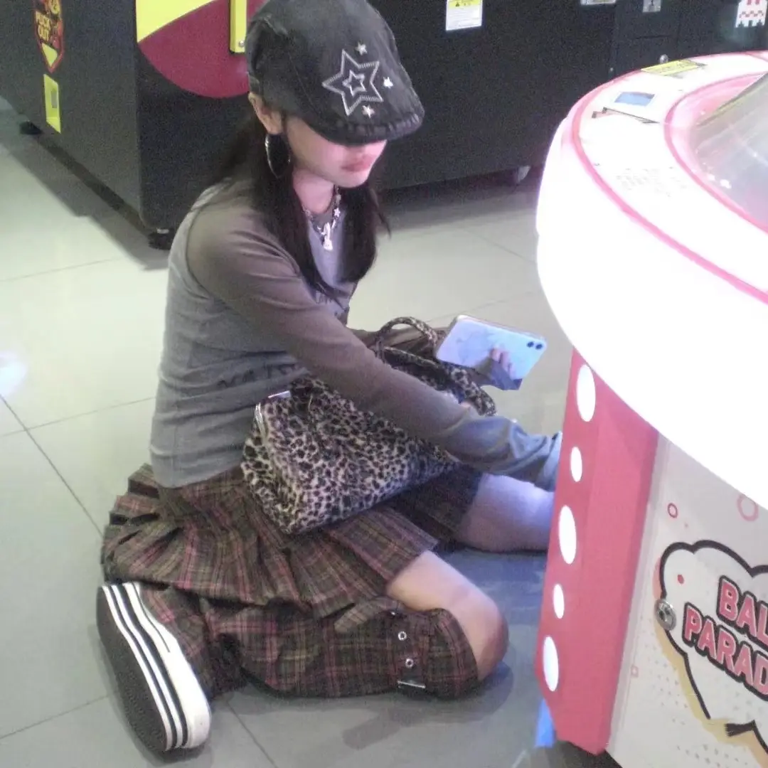 Asian Style Duck Tongue Hat for Women - Image 6