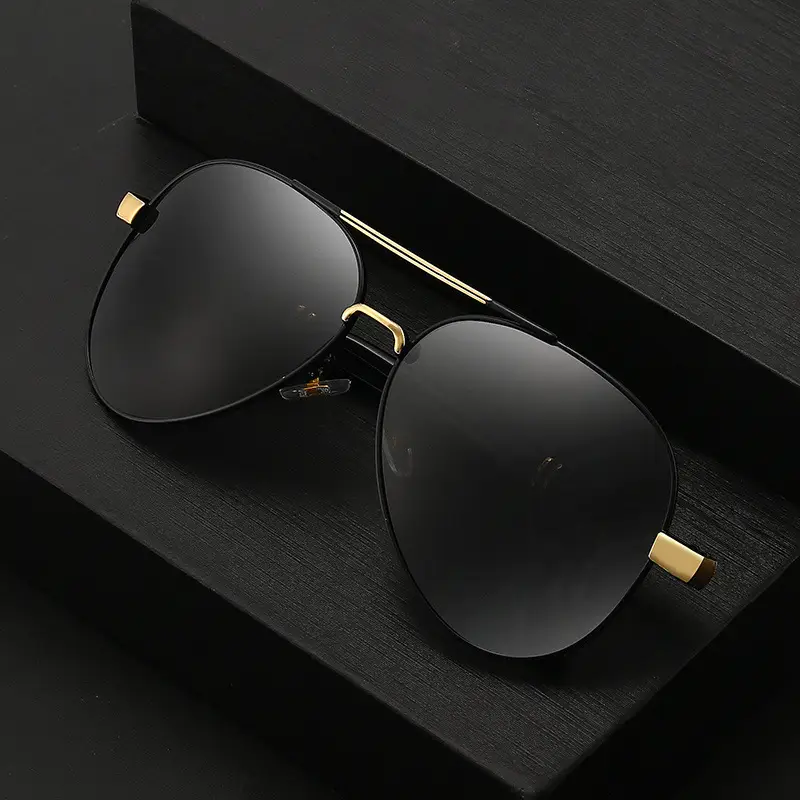 Pilot Men's Black Gold Sunglasses UV Protection - Image 6