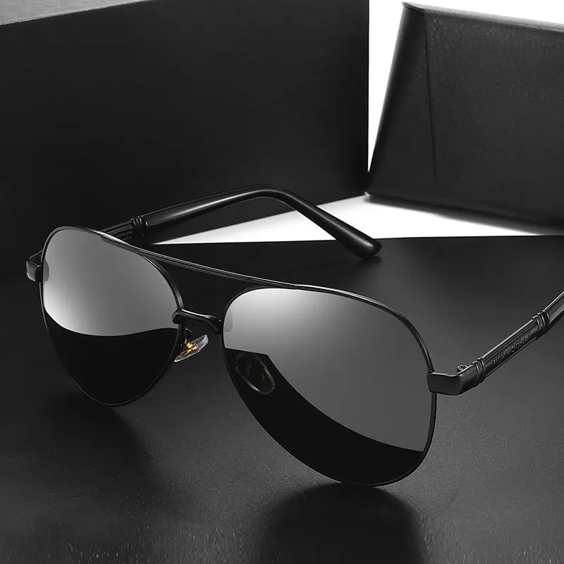 Pilot Men's Black Gold Sunglasses UV Protection - Image 2
