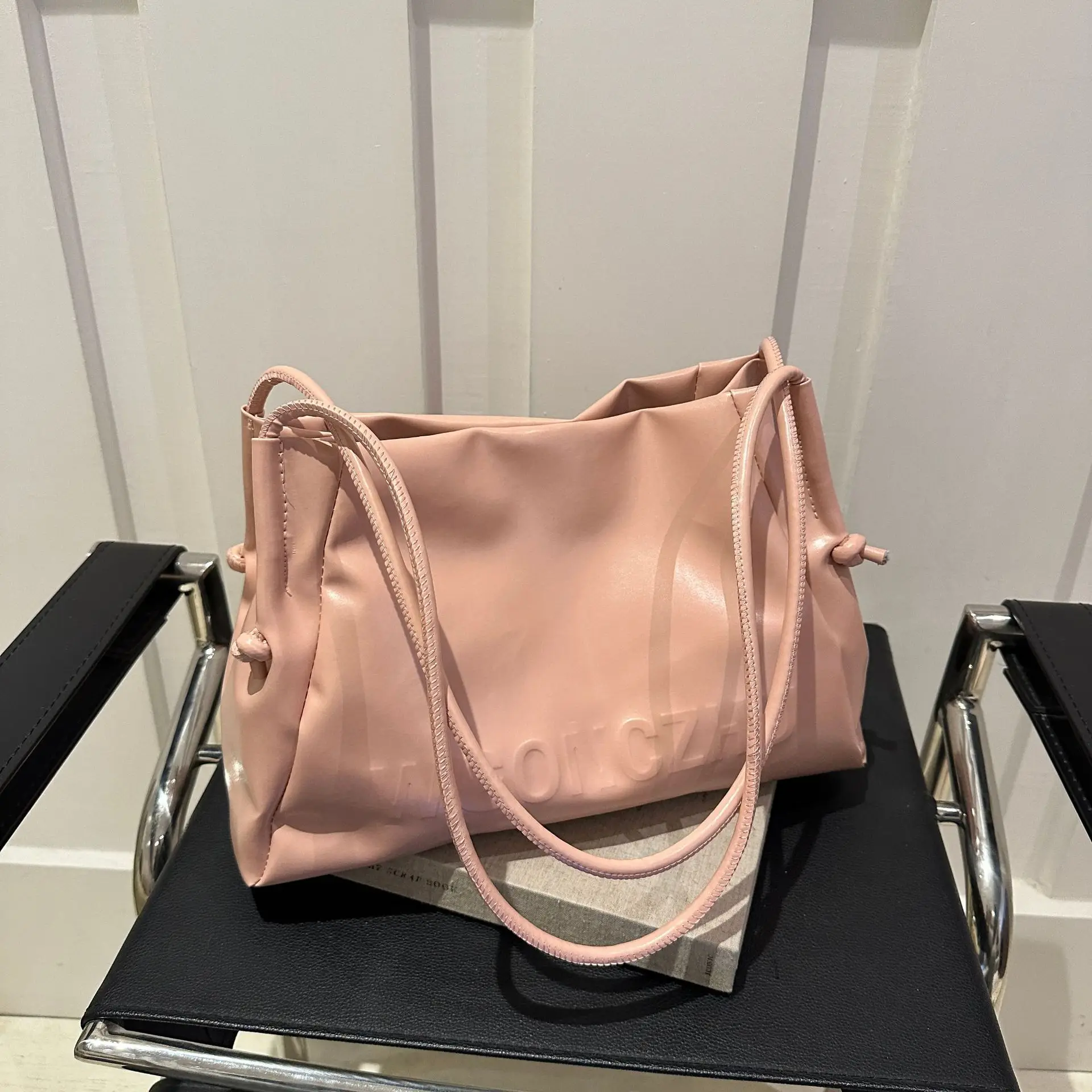 Elegant White Shoulder Bag for Women 2026