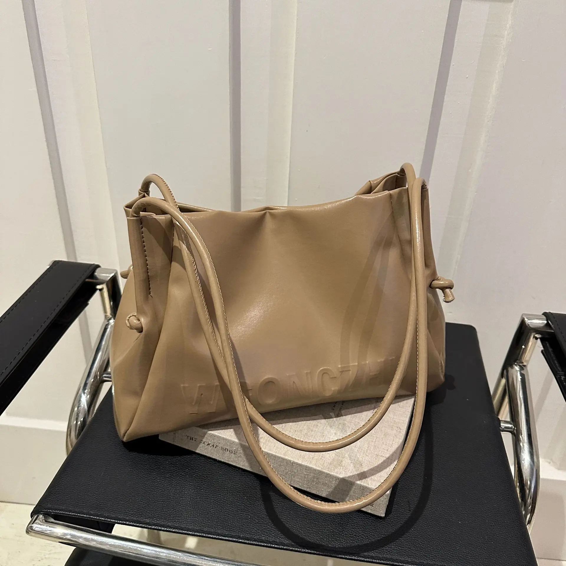 Elegant White Shoulder Bag for Women 2026