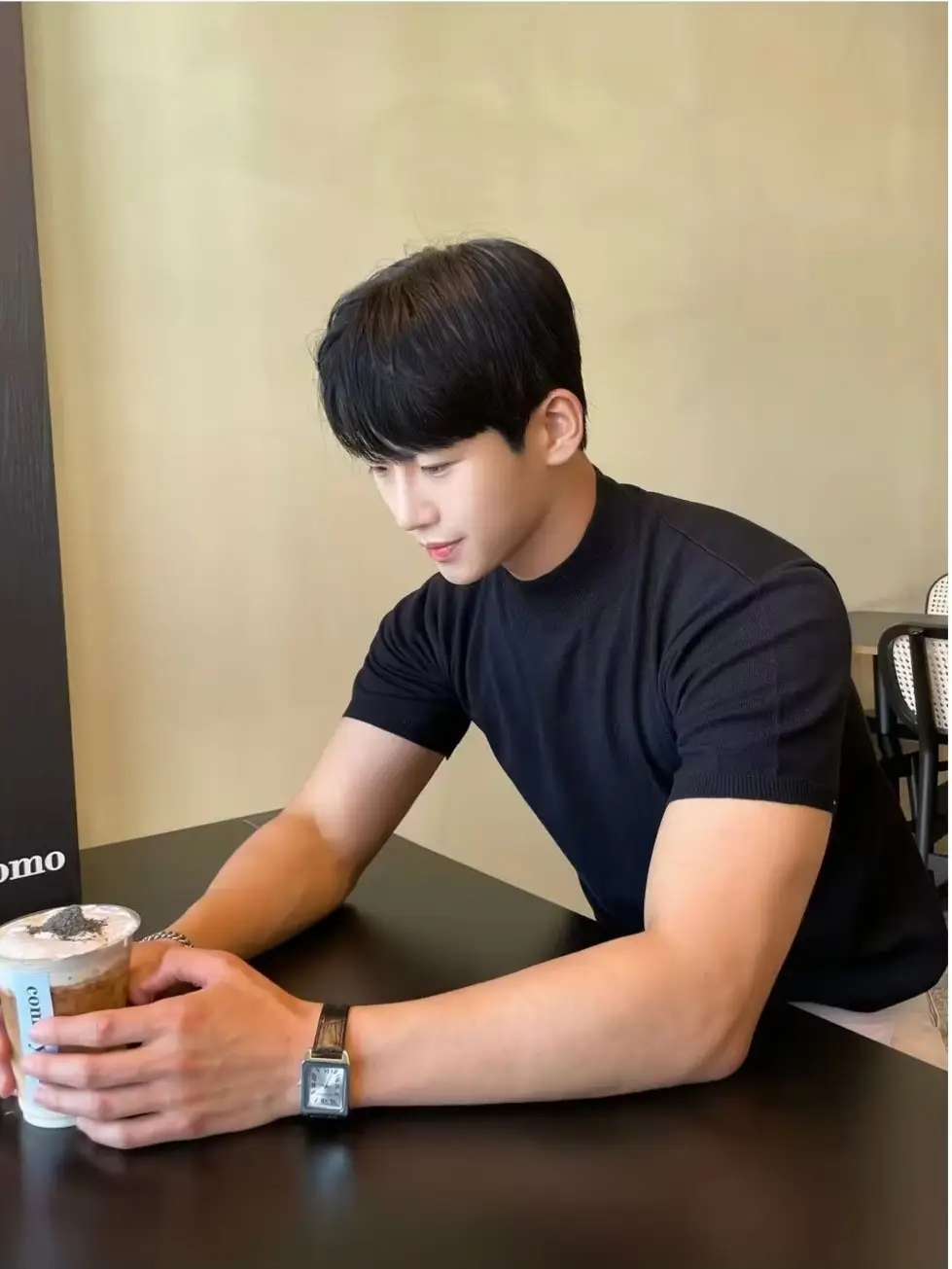 Men's White Knitted Half-High Collar T-Shirt