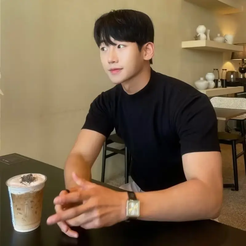 Men's White Knitted Half-High Collar T-Shirt