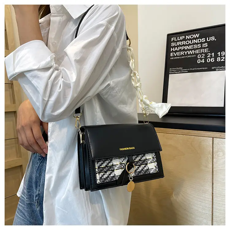 Korean Fashion Shoulder Bag Black White Contrasting Stitching — feature 15