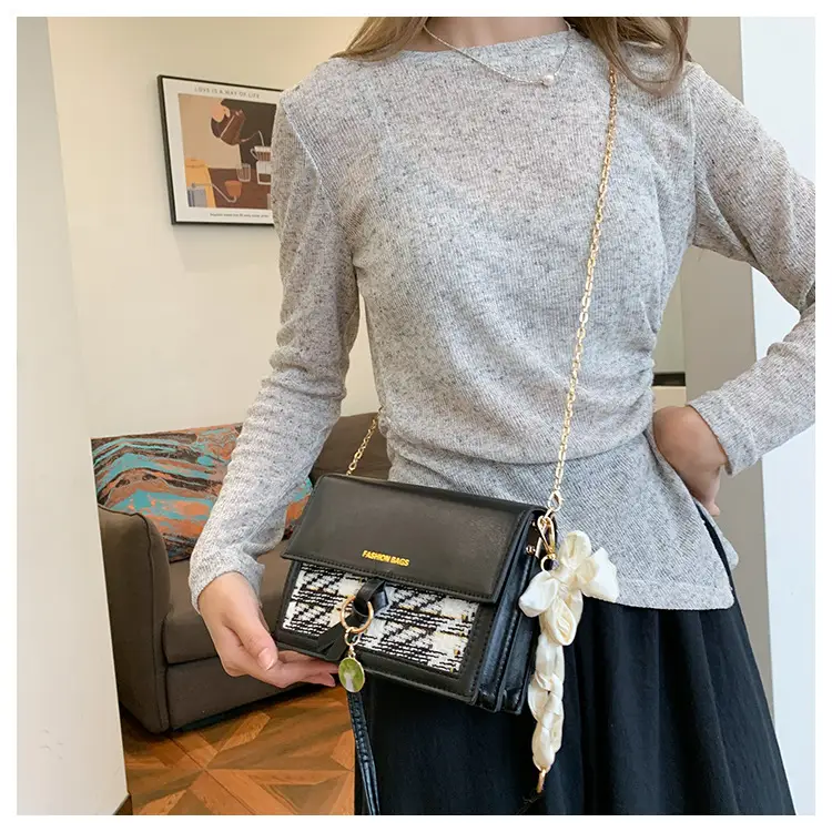 Korean Fashion Shoulder Bag Black White Contrasting Stitching — feature 7