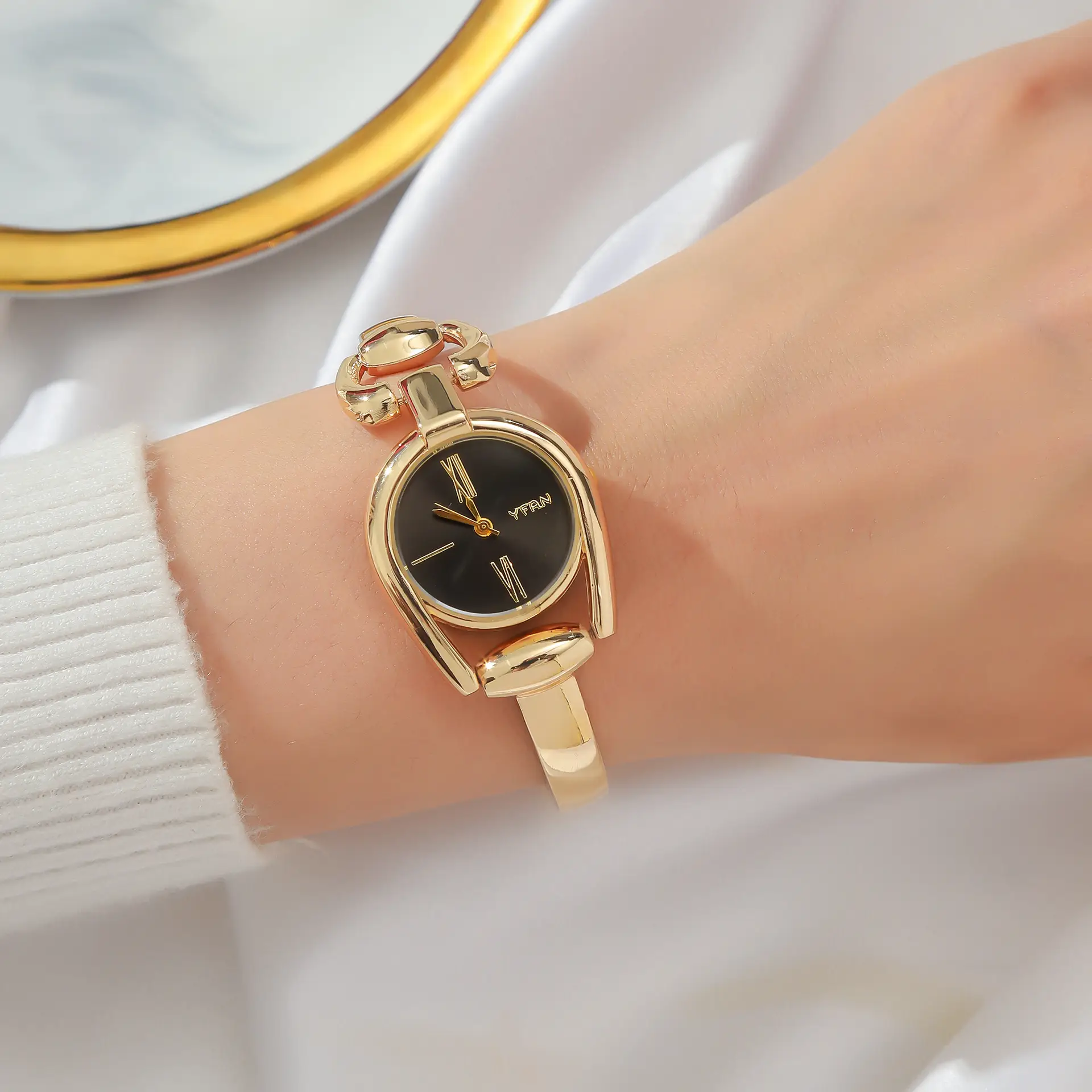 Women's Retro Button Watch with Hollow Steel Band — feature 13