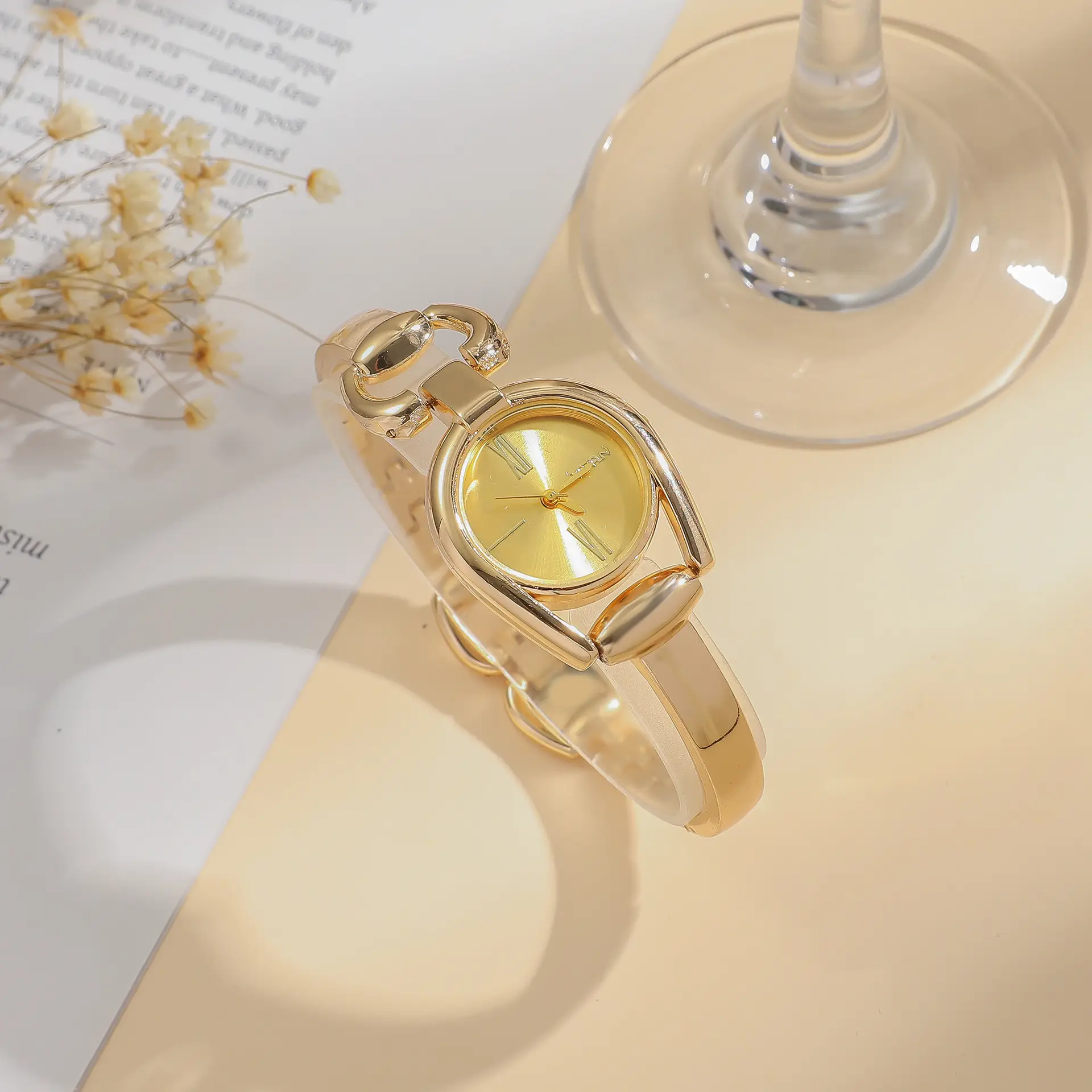 Women's Retro Button Watch with Hollow Steel Band — feature 15