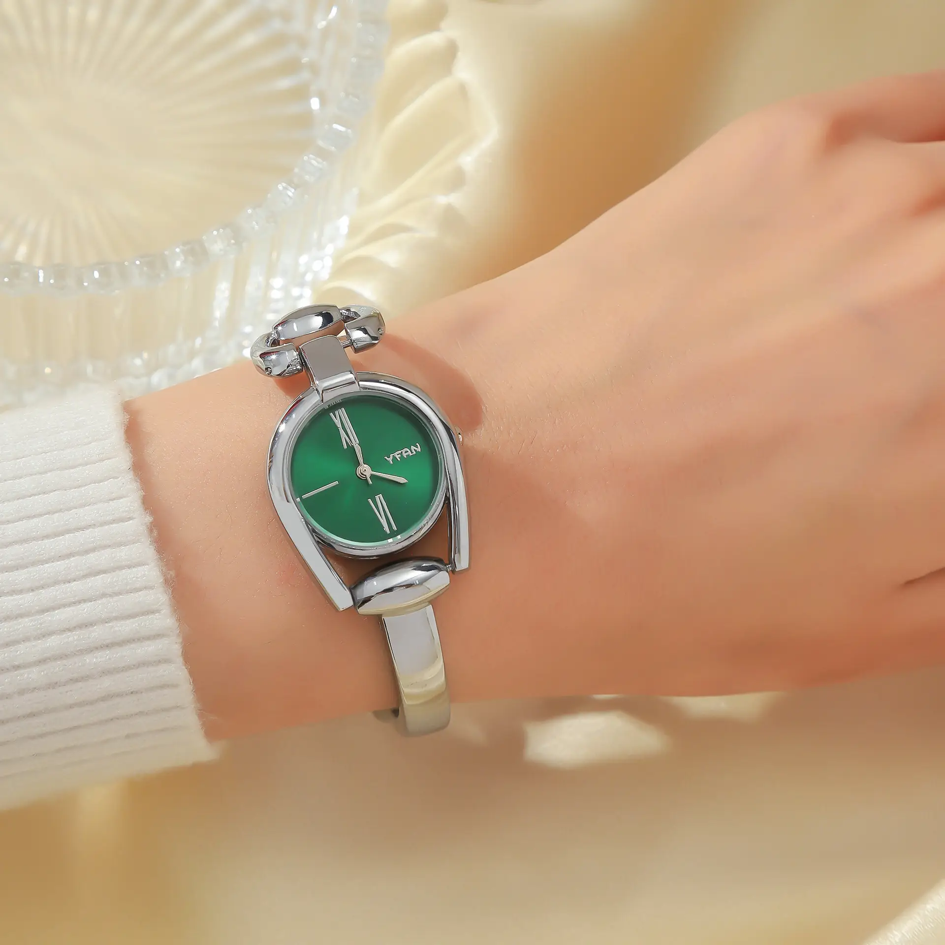 Women's Retro Button Watch with Hollow Steel Band — feature 23