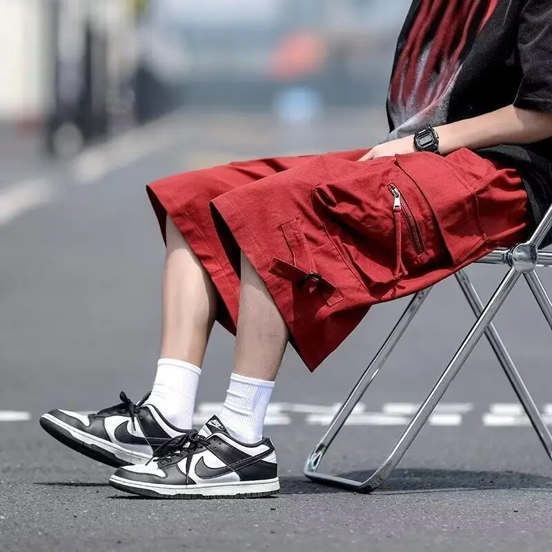 Wine Red Retro Tooling Shorts Men Summer Loose Wide-leg Knee-length Pants — feature 4