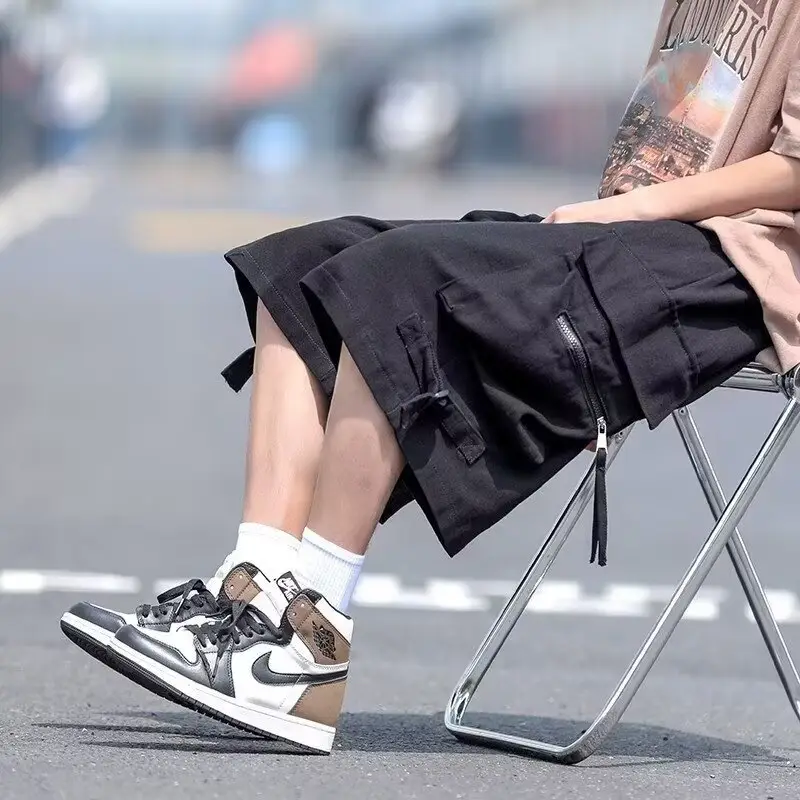Wine Red Retro Tooling Shorts Men Summer Loose Wide-leg Knee-length Pants — feature 6